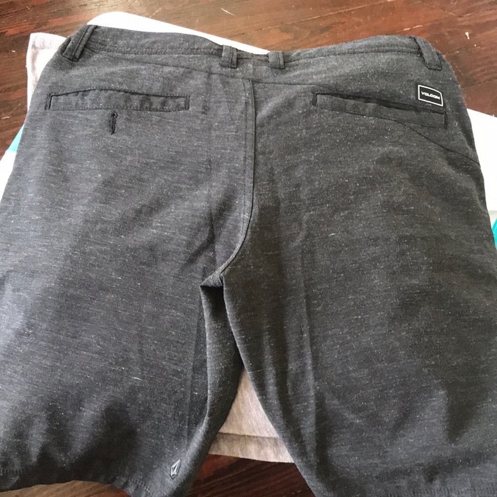 Volcom Surf And Turf Shorts Sz 31 - image 3